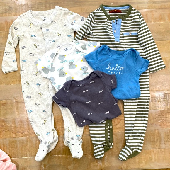 Baby boy bundle of 5 onesie footies Nwt baby clothes lot - Picture 1 of 15